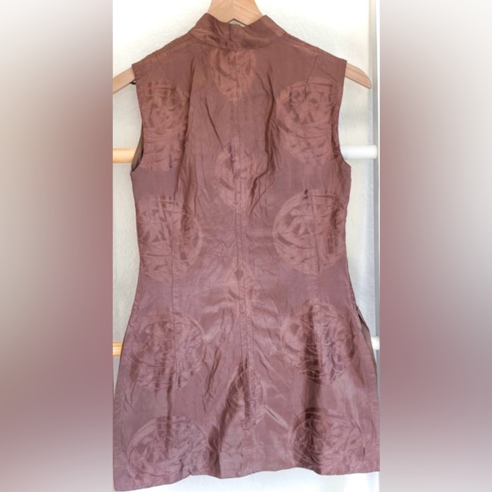 DOSA Silk Cheongsam Sleeveless Tunic Blouse. - Picture 2 of 12